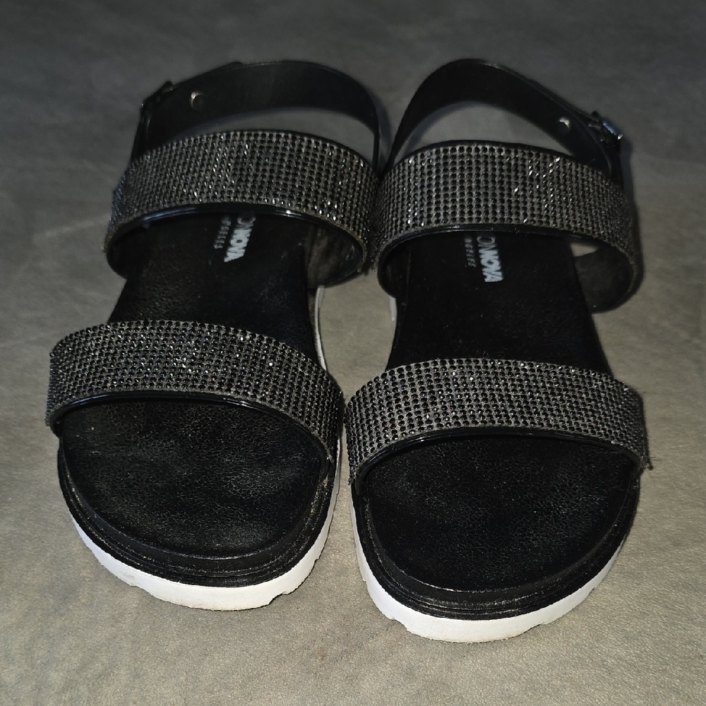Fashion Nova Black and White Sporty Sandals